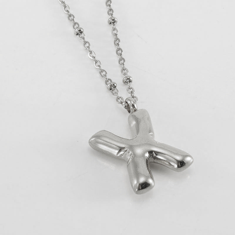 Irena – Collier doré avec pendentif en forme de lettre initiale