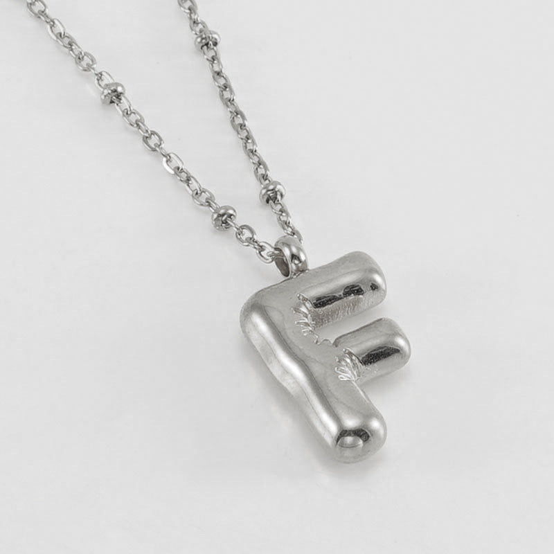 Irena – Collier doré avec pendentif en forme de lettre initiale