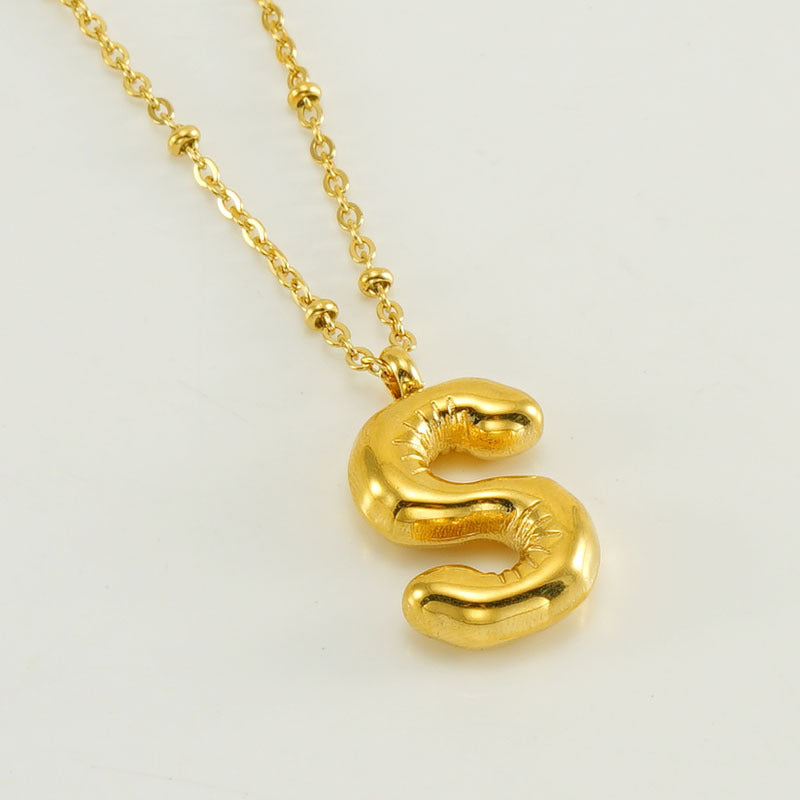 Irena – Collier doré avec pendentif en forme de lettre initiale