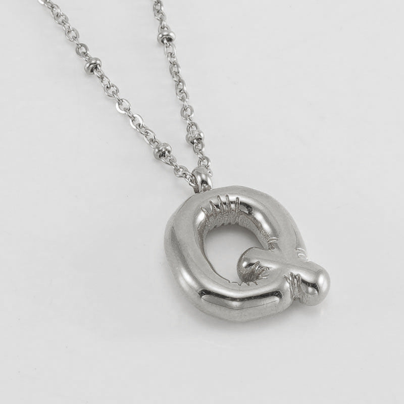 Irena – Collier doré avec pendentif en forme de lettre initiale