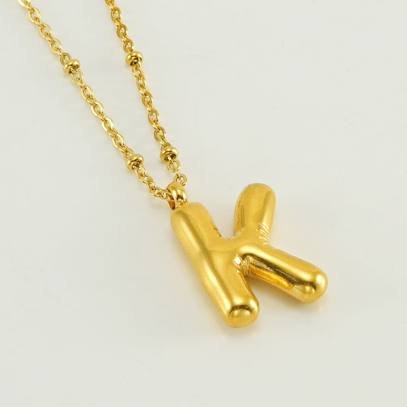 Irena – Collier doré avec pendentif en forme de lettre initiale