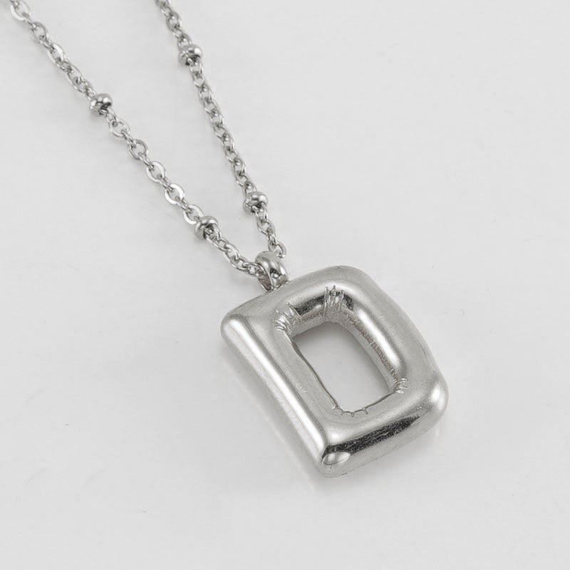 Irena – Collier doré avec pendentif en forme de lettre initiale