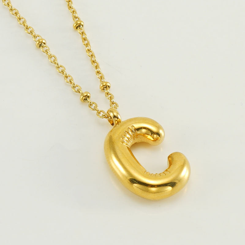 Irena – Collier doré avec pendentif en forme de lettre initiale
