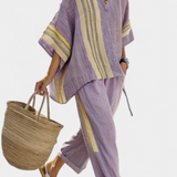 Ensemble en lin de bambou avec lavande envoûtante et accents rayés jaunes