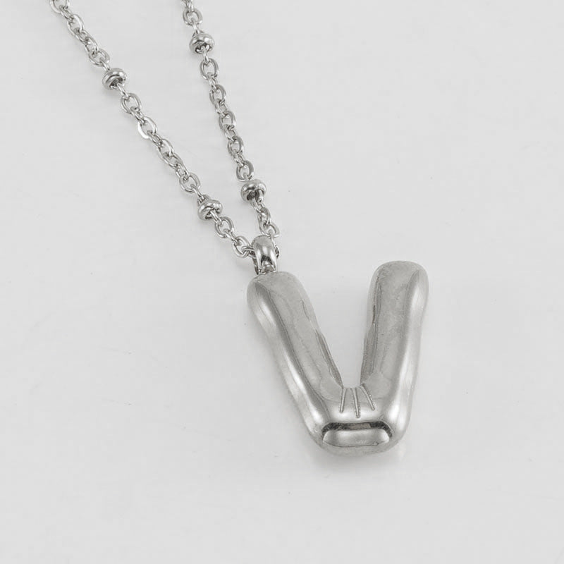 Irena – Collier doré avec pendentif en forme de lettre initiale