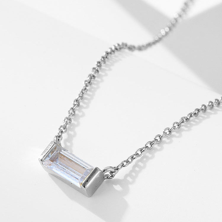 Livia – Collier en argent avec pendentif délicat