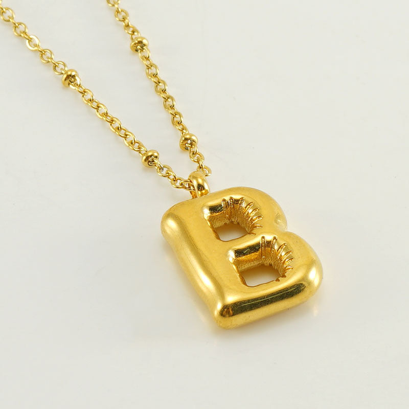 Irena – Collier doré avec pendentif en forme de lettre initiale