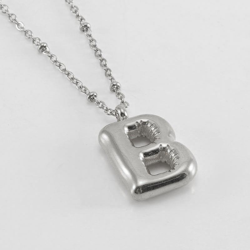 Irena – Collier doré avec pendentif en forme de lettre initiale