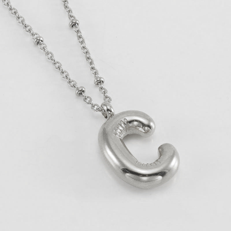 Irena – Collier doré avec pendentif en forme de lettre initiale