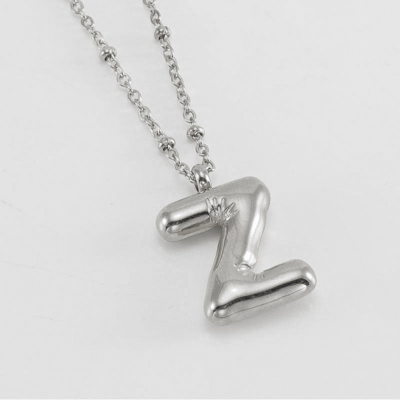 Irena – Collier doré avec pendentif en forme de lettre initiale