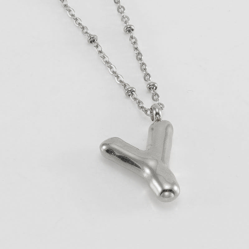 Irena – Collier doré avec pendentif en forme de lettre initiale