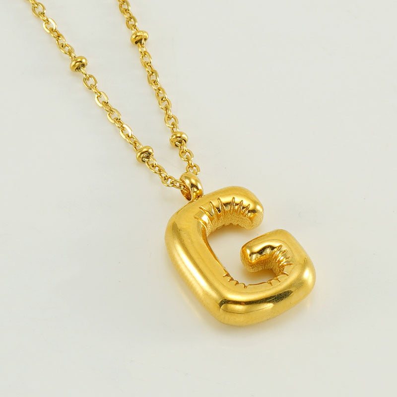 Irena – Collier doré avec pendentif en forme de lettre initiale