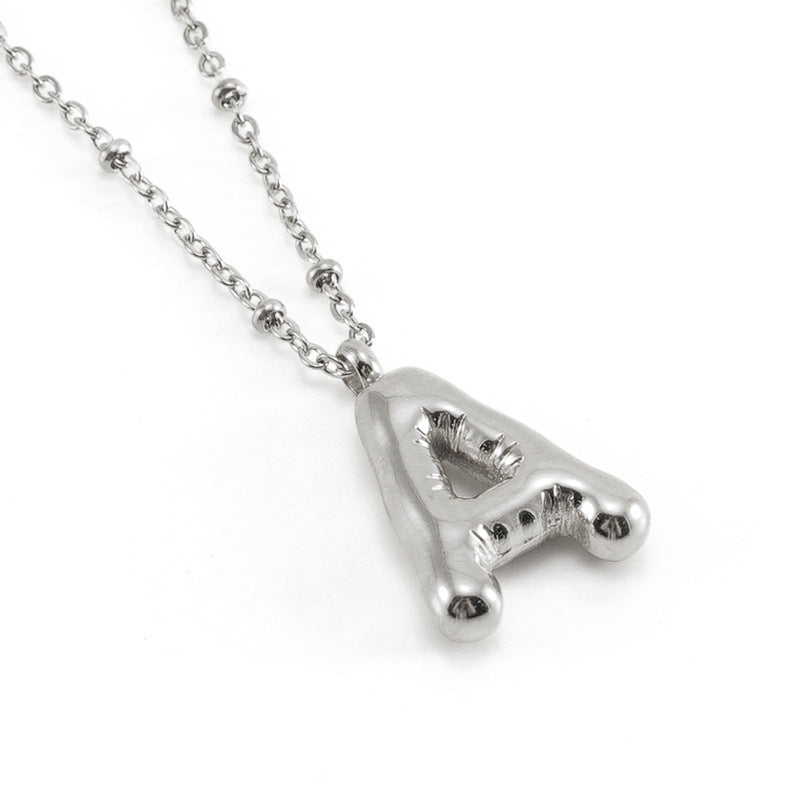 Irena – Collier doré avec pendentif en forme de lettre initiale
