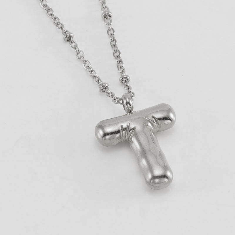 Irena – Collier doré avec pendentif en forme de lettre initiale