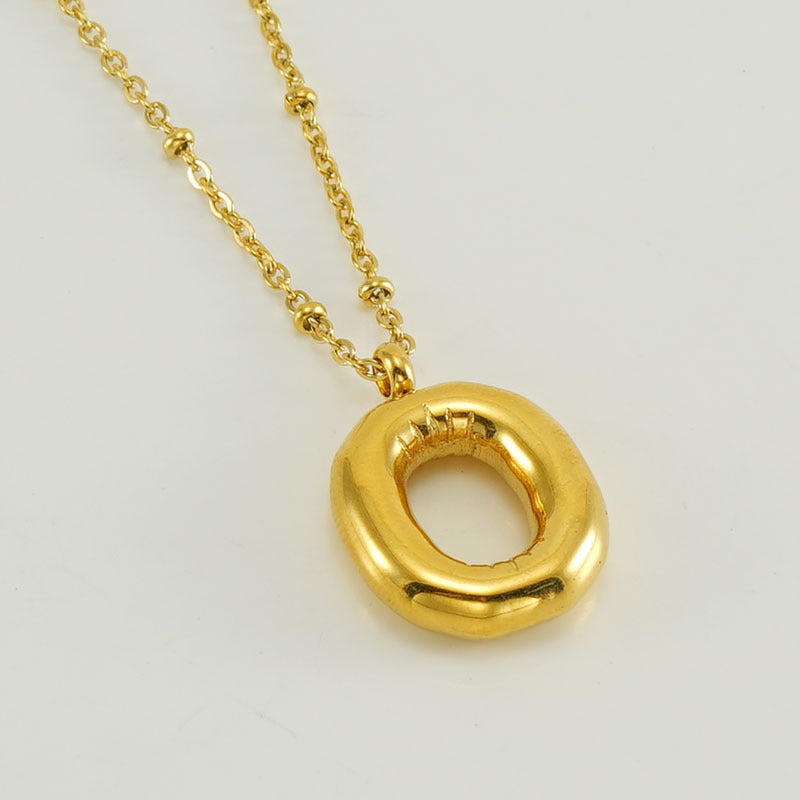 Irena – Collier doré avec pendentif en forme de lettre initiale