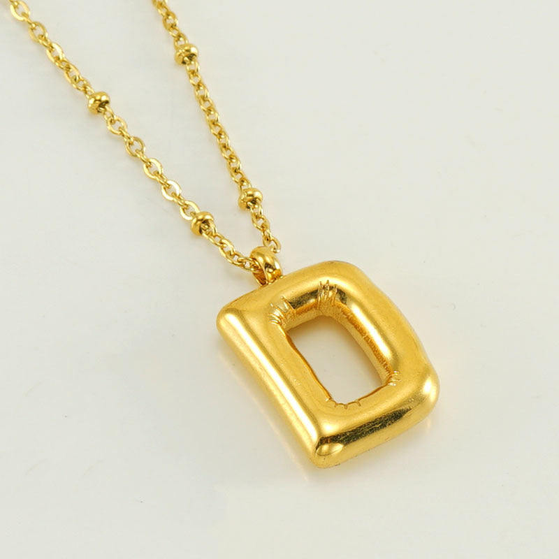 Irena – Collier doré avec pendentif en forme de lettre initiale