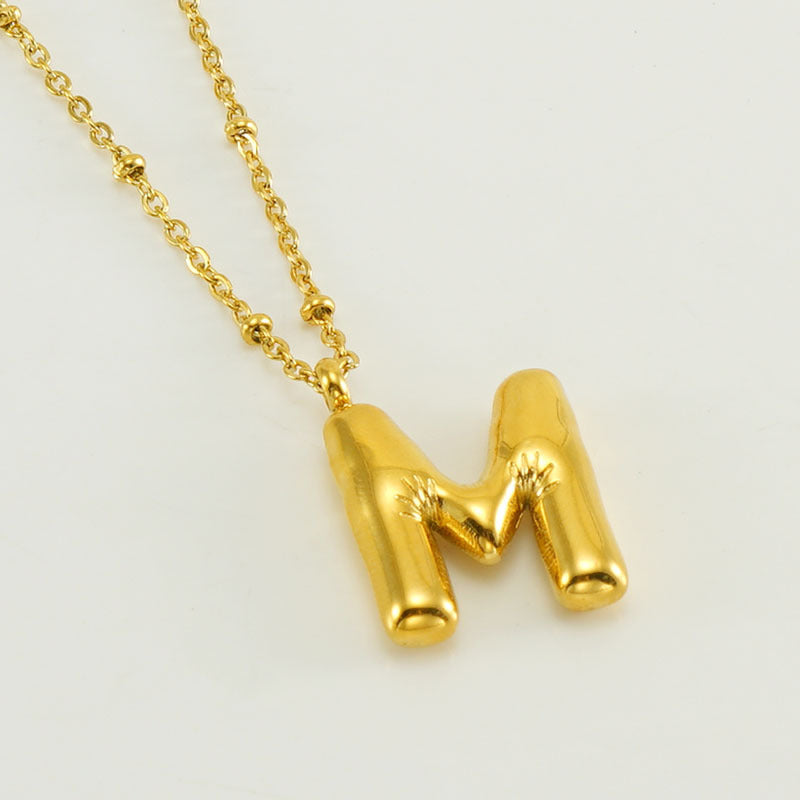 Irena – Collier doré avec pendentif en forme de lettre initiale