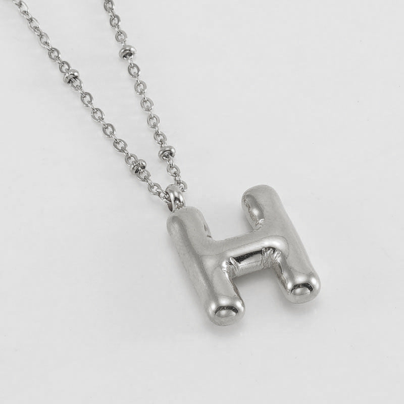 Irena – Collier doré avec pendentif en forme de lettre initiale