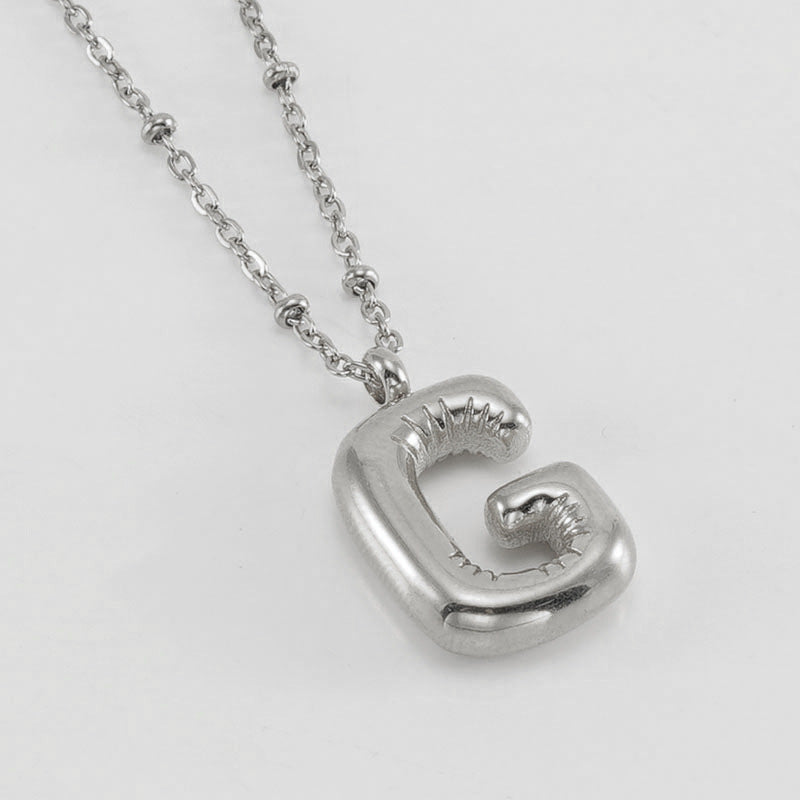 Irena – Collier doré avec pendentif en forme de lettre initiale