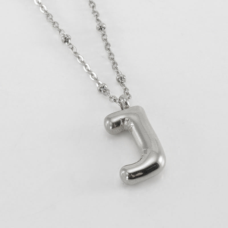 Irena – Collier doré avec pendentif en forme de lettre initiale