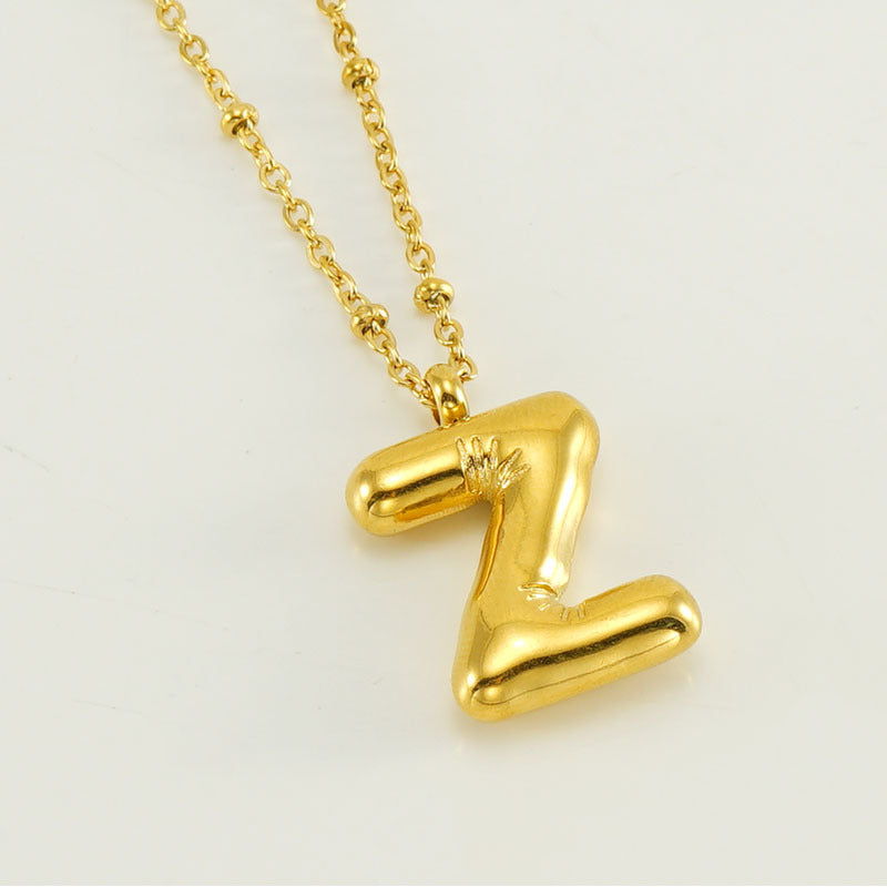Irena – Collier doré avec pendentif en forme de lettre initiale