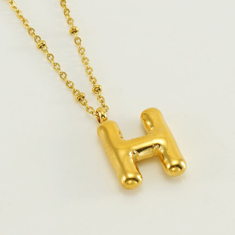 Irena – Collier doré avec pendentif en forme de lettre initiale