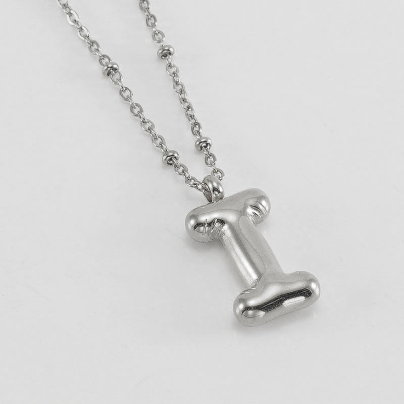 Irena – Collier doré avec pendentif en forme de lettre initiale