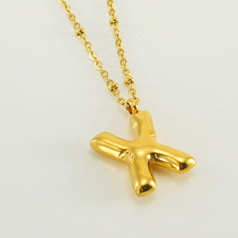 Irena – Collier doré avec pendentif en forme de lettre initiale