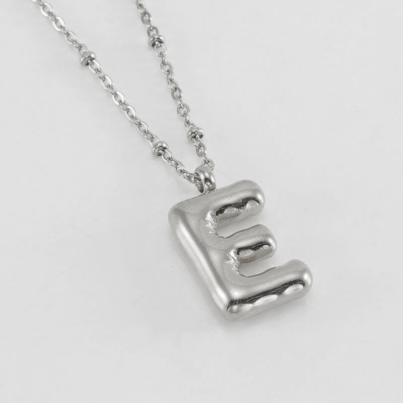 Irena – Collier doré avec pendentif en forme de lettre initiale
