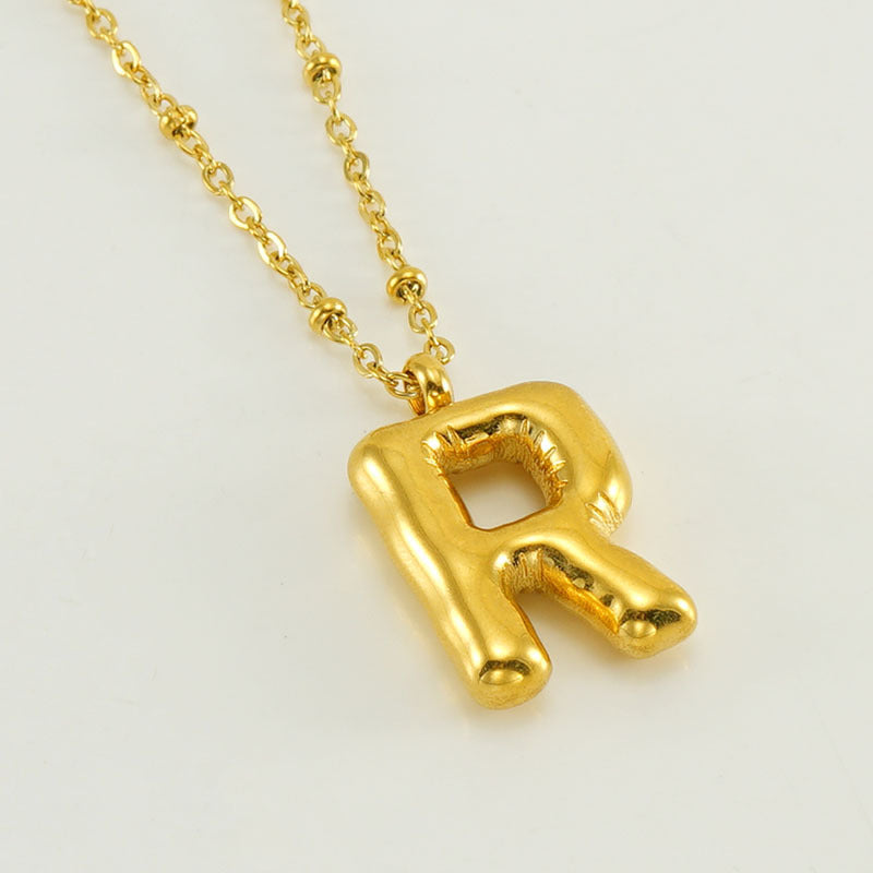 Irena – Collier doré avec pendentif en forme de lettre initiale