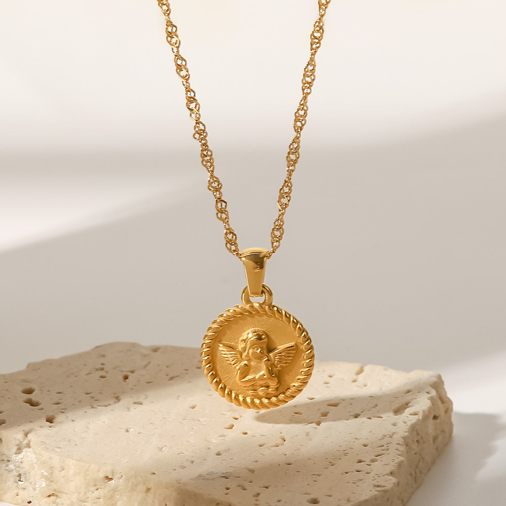 Alzbeta – Collier en or orné de délicats pendentifs symboliques.