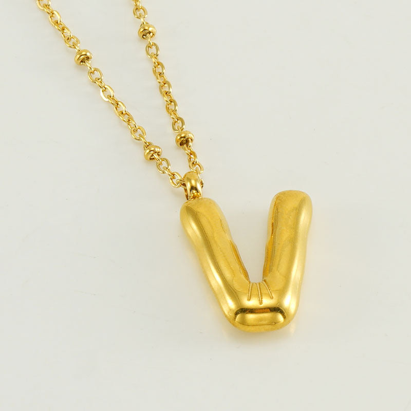 Irena – Collier doré avec pendentif en forme de lettre initiale