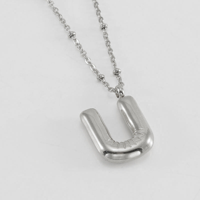 Irena – Collier doré avec pendentif en forme de lettre initiale
