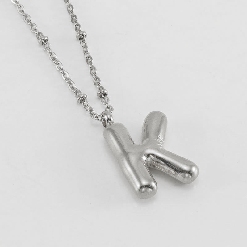 Irena – Collier doré avec pendentif en forme de lettre initiale