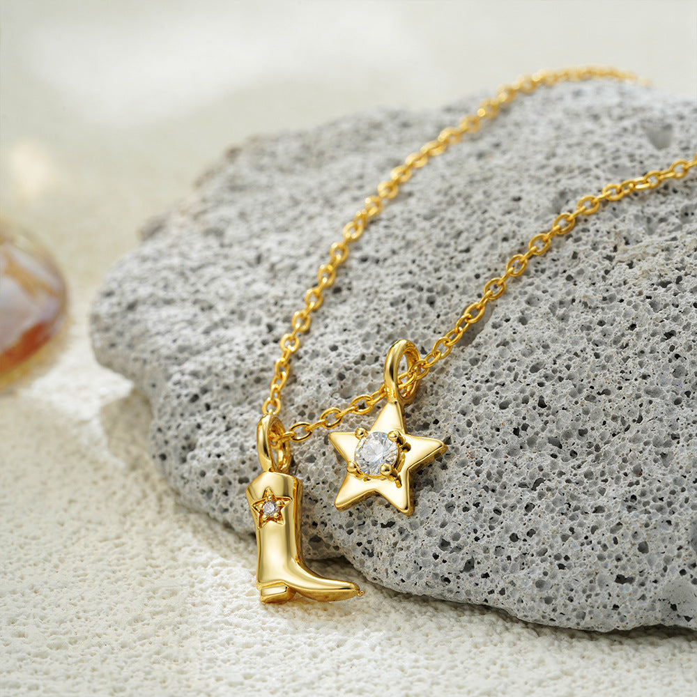 Johana – Collier délicat orné de charmants pendentifs en or.