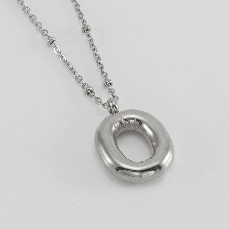 Irena – Collier doré avec pendentif en forme de lettre initiale