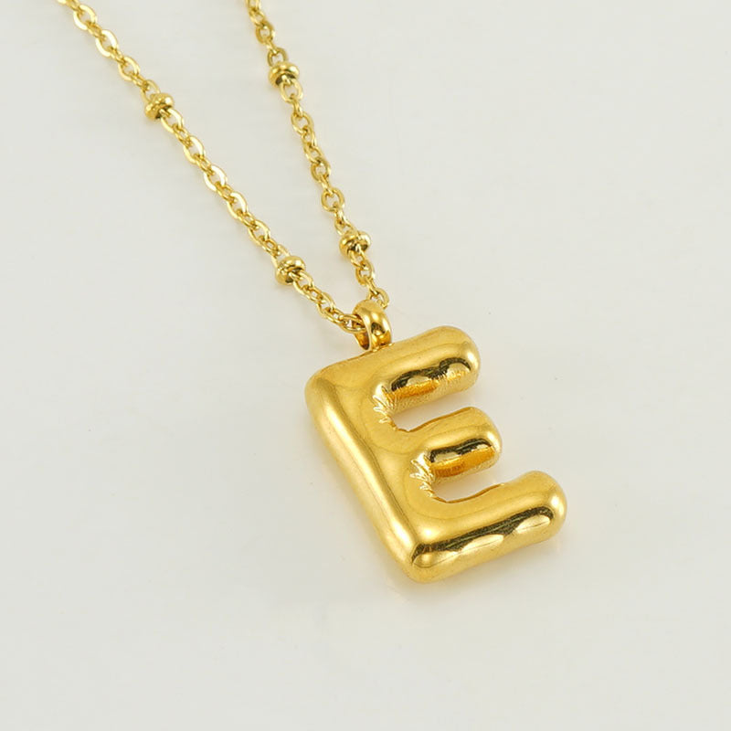 Irena – Collier doré avec pendentif en forme de lettre initiale