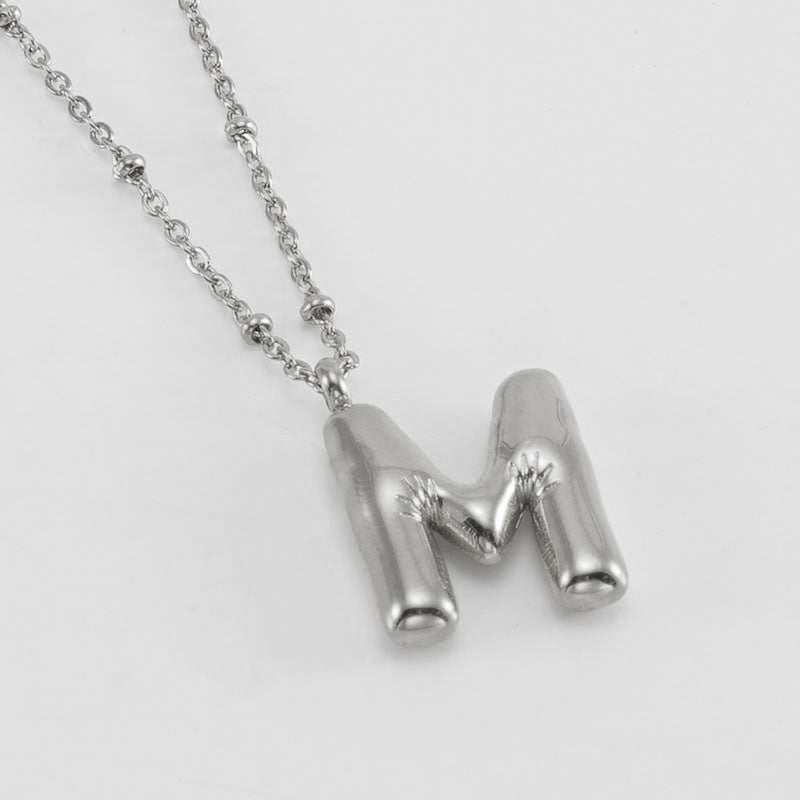 Irena – Collier doré avec pendentif en forme de lettre initiale