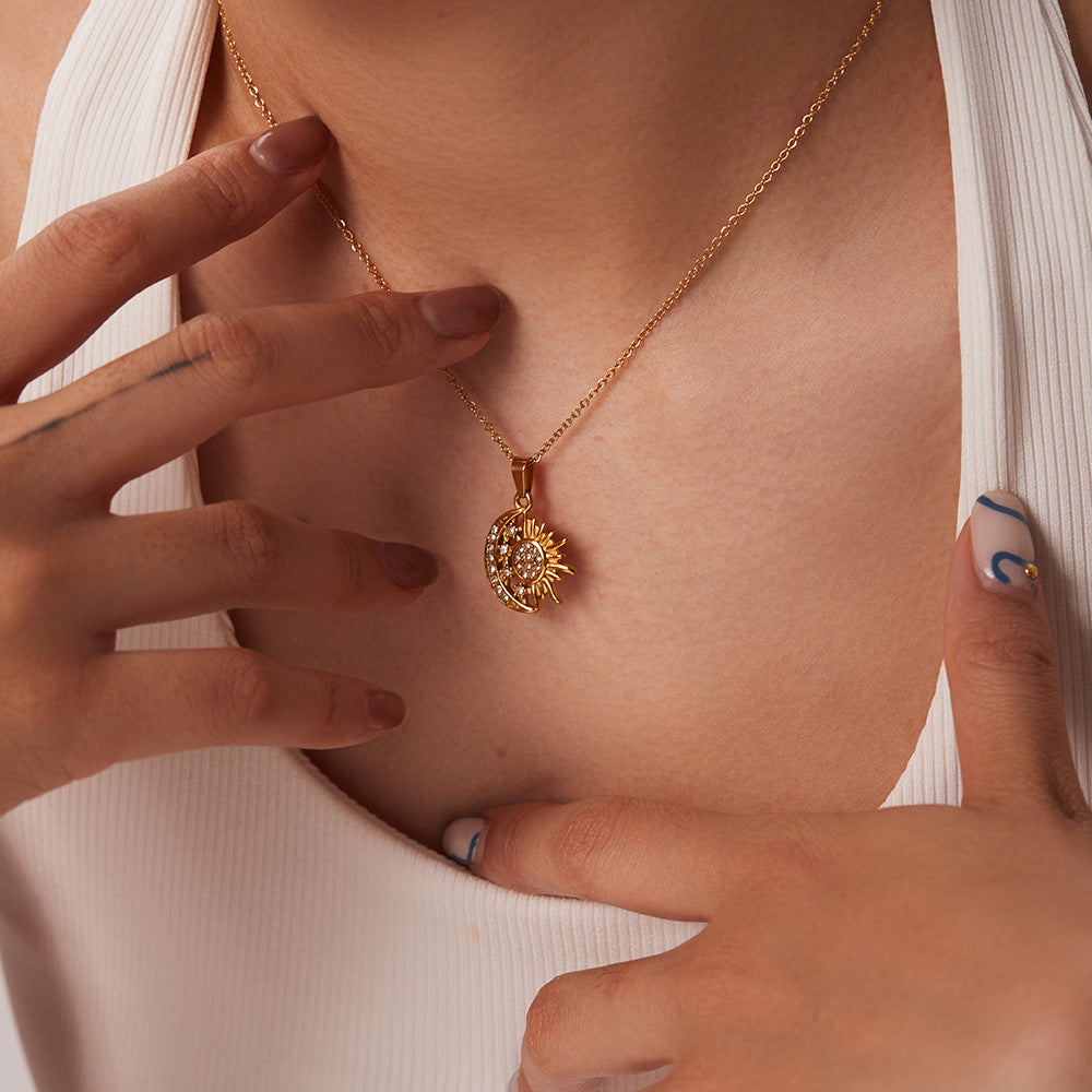 Elisabeth – Collier en or avec pendentifs symboliques délicats
