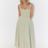 Robe Midi Chic au Style Romantique