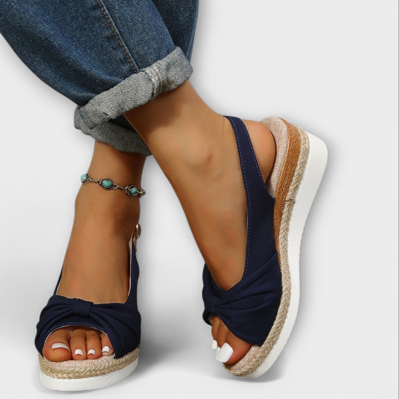 Sandales estivales avec nœud ornemental