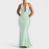 Robe de soirée chic avec décolleté dans le dos et encolure remarquable