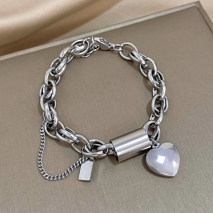 Large Heartpiece Bracelet | Gold