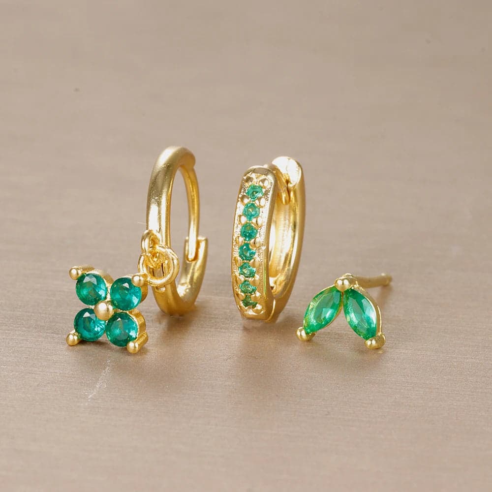 Amira – Boucles d'oreilles en or au design élégant et structuré.