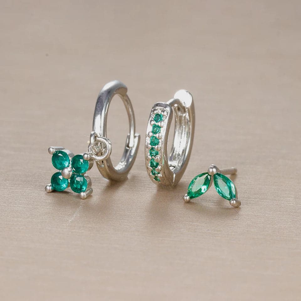 Amira – Boucles d'oreilles en or au design élégant et structuré.
