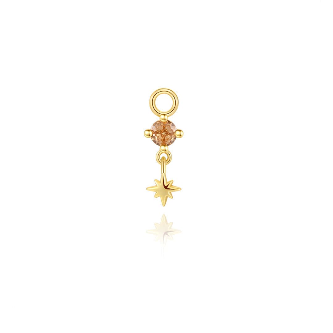 Nina – Boucles d'oreilles dorées au charme urbain pour petites tailles.