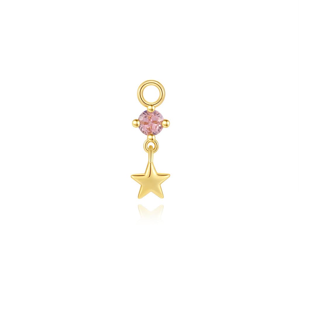 Nina – Boucles d'oreilles dorées au charme urbain pour petites tailles.