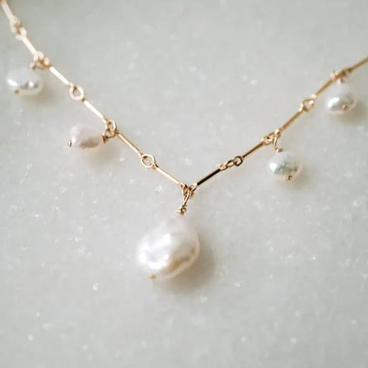 Greta – Collier en or avec délicates perles