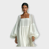 Robe légère au design minimaliste élégant