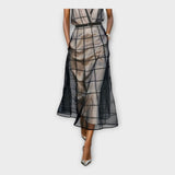 Robe Chic aux Détails Contemporains et au Design Sophistiqué